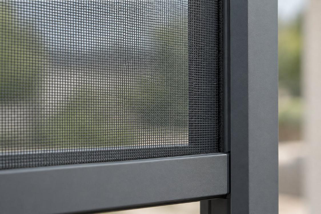 Detalj fiberglas mrežice rolo komarnika otporne na UV zrake